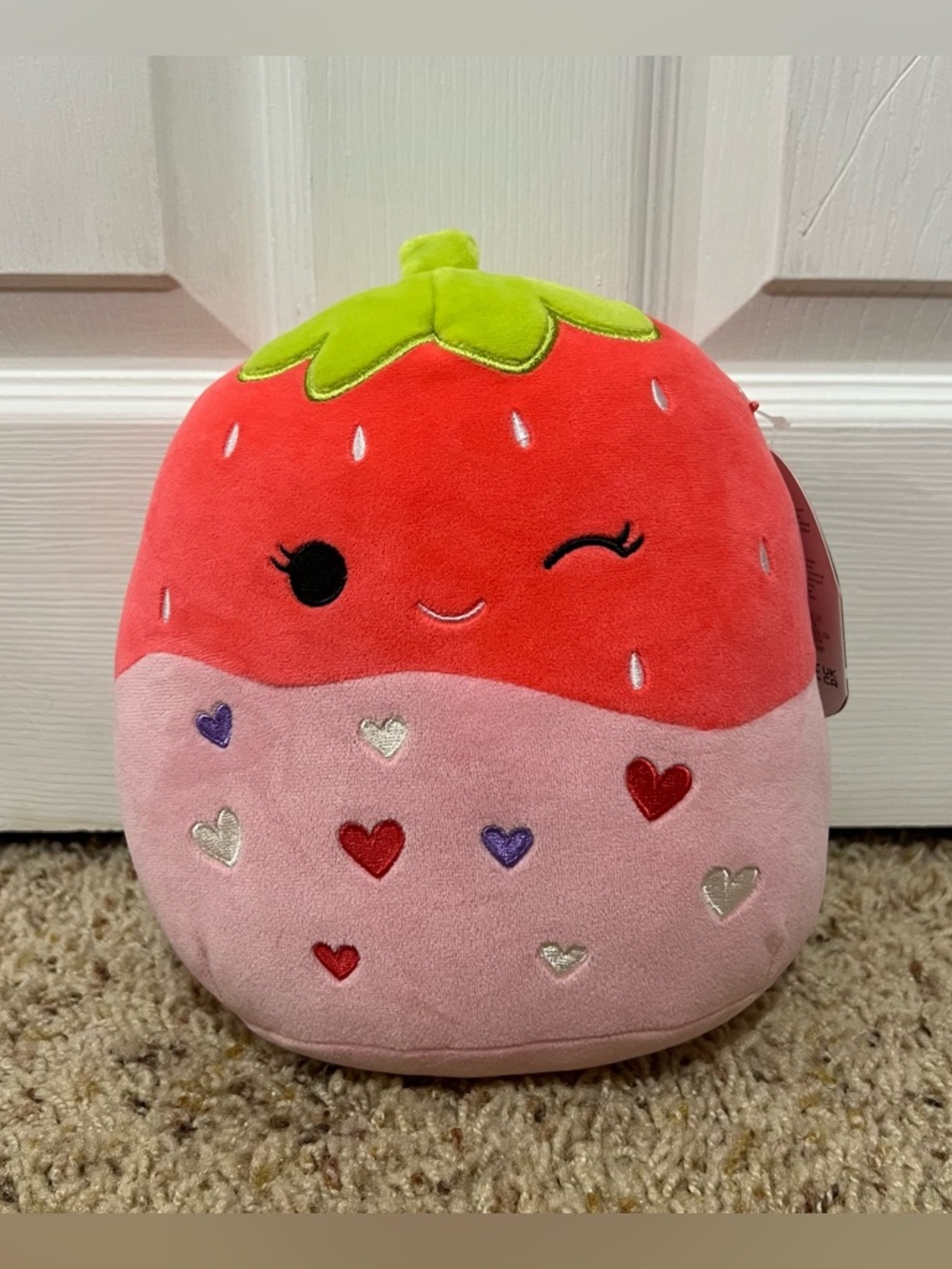 💗 Squishmallow -8”
2023 Valentine Scarlet - Winking‎ Strawberry Plush